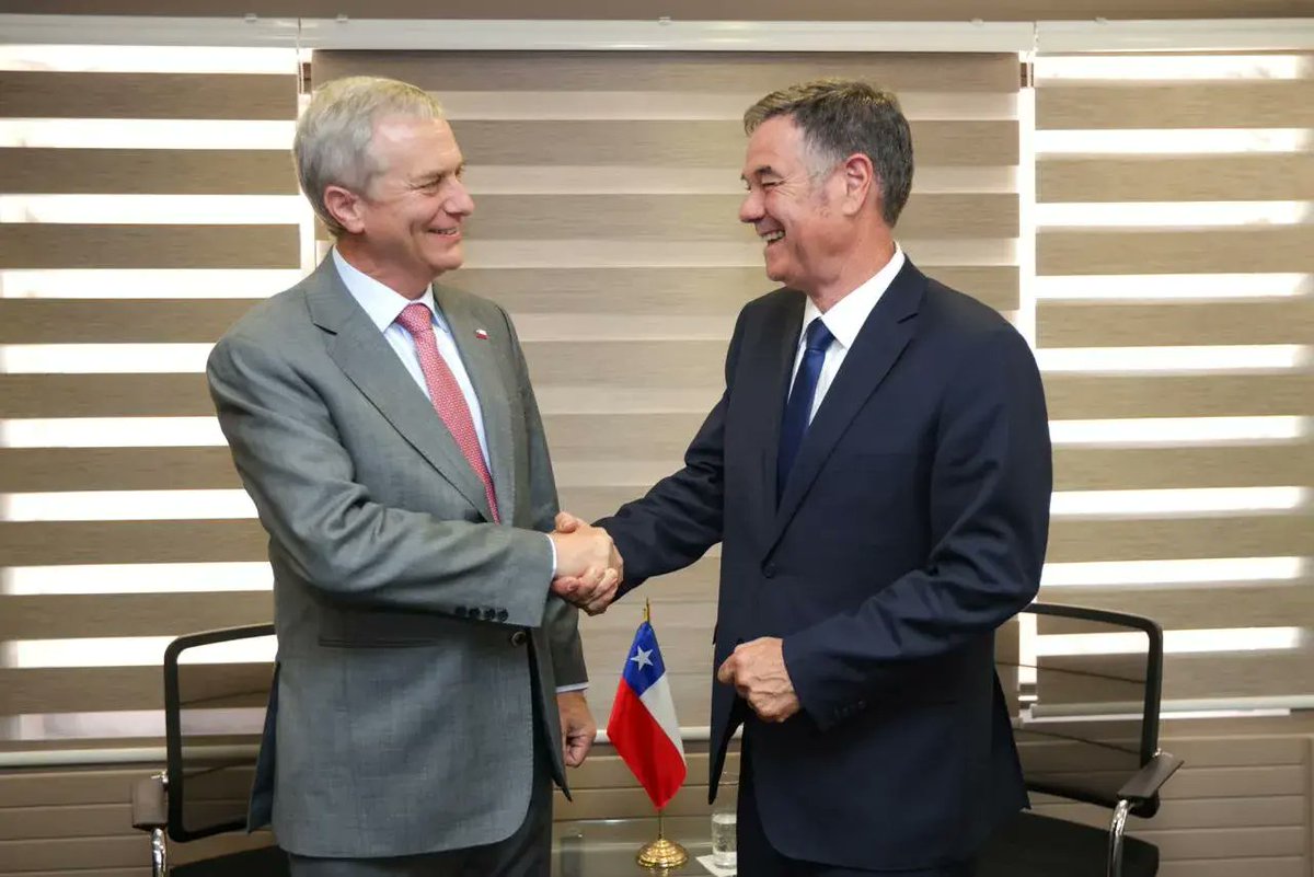 - Metió a la 🕷️ de Rincón al gabinete
- Metió al zurdo de Undurraga al gabinete
- Se lleva bien con Chahuán, Ossandón, entre otros esperpentos de #ChileFuimos
- Mete a parte de #ChileFuimos al gabinete

Kast = Piñera 3.0
#RepubliVamos es ya una realidad.

Nos cagaron.