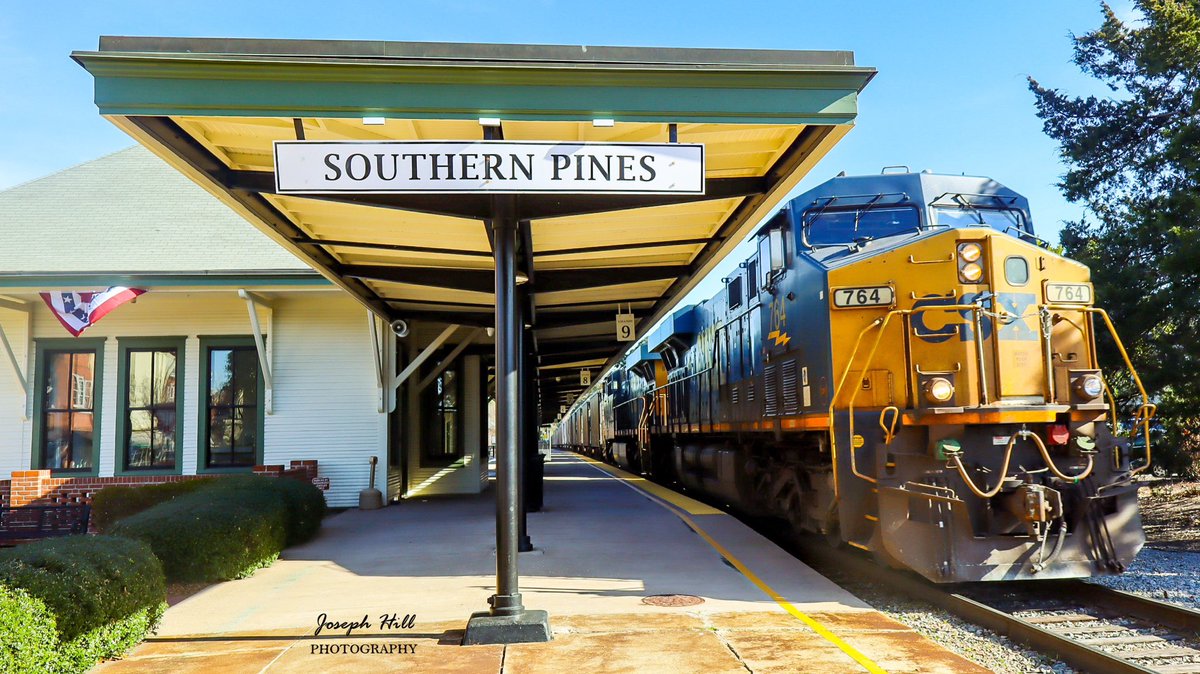 JosephHill3794's tweet image. Always a great day for trainspotting🚂, whether you're a local or visitor in Southern Pines

Photo By: Joseph Hill🙂📸

@homeofusagolf 
#TrainTime #Trainspotting 
#SouthernPinesNC #VisitNC