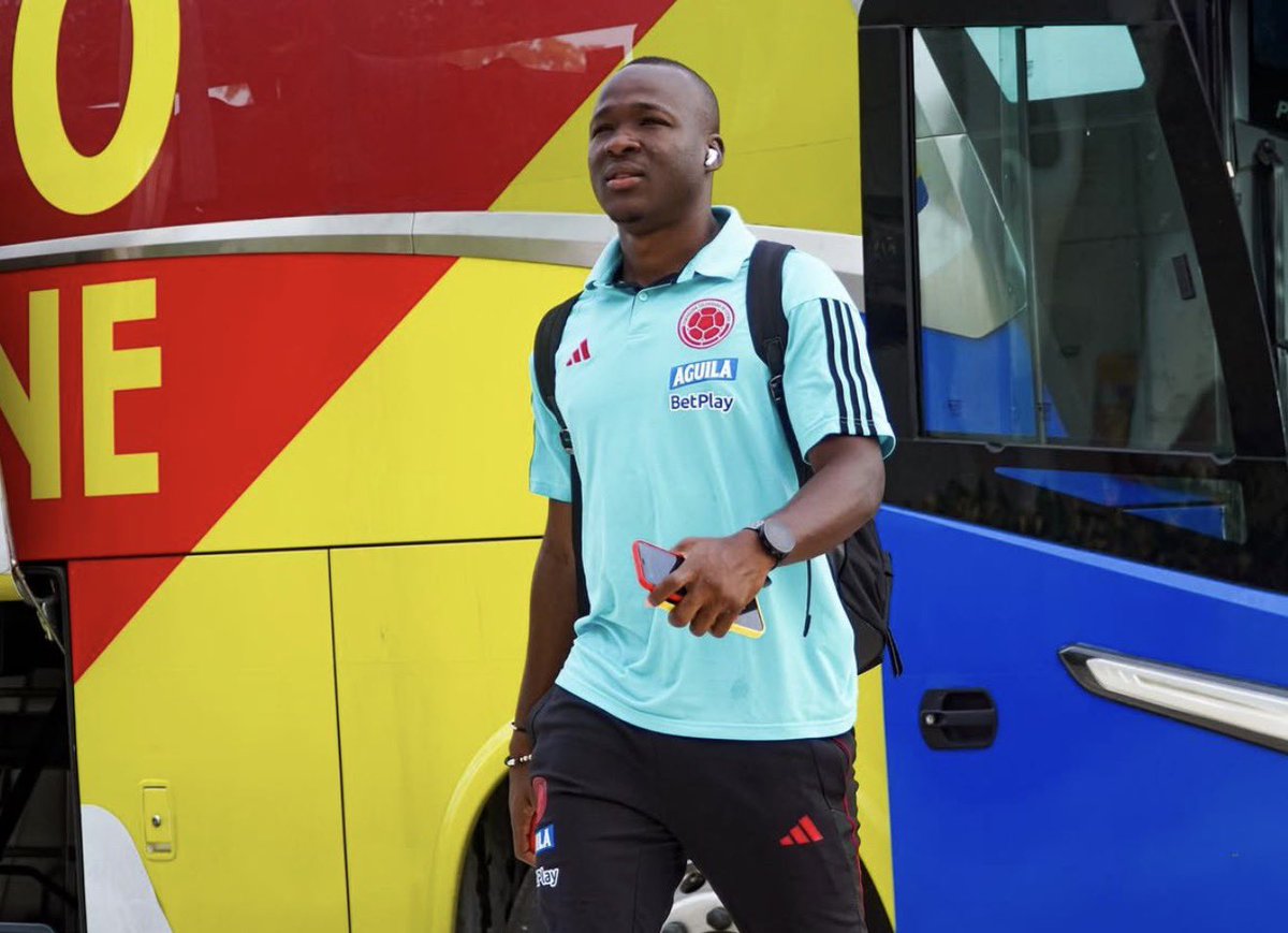 🚨 Emerson Batalla (24) acaba de firmar su contrato como nuevo jugador del #Bucaramanga hasta diciembre de 2028. El extremo que llega procedente de #Talleres se convierte en el fichaje más costoso del ‘leopardo’ en su historia 🐆