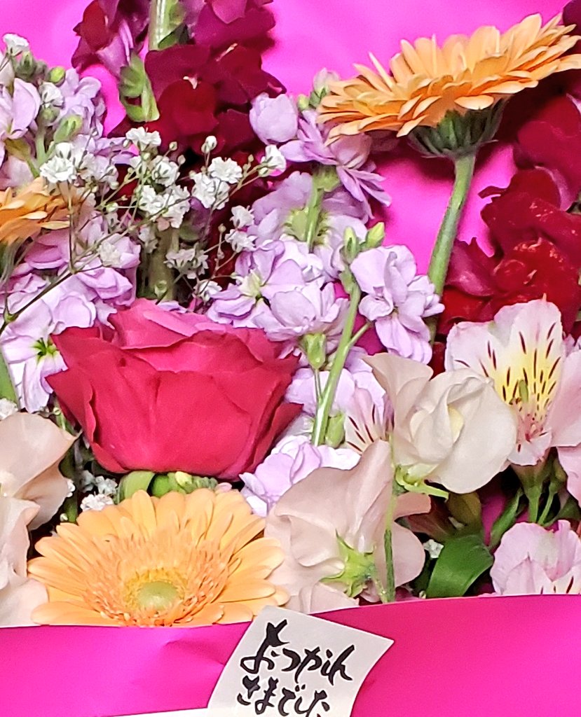 bordermarch's tweet image. 長年勤めていたから💐頂いた
3回くらい引き止められたけど、転職しますyo☆ミ