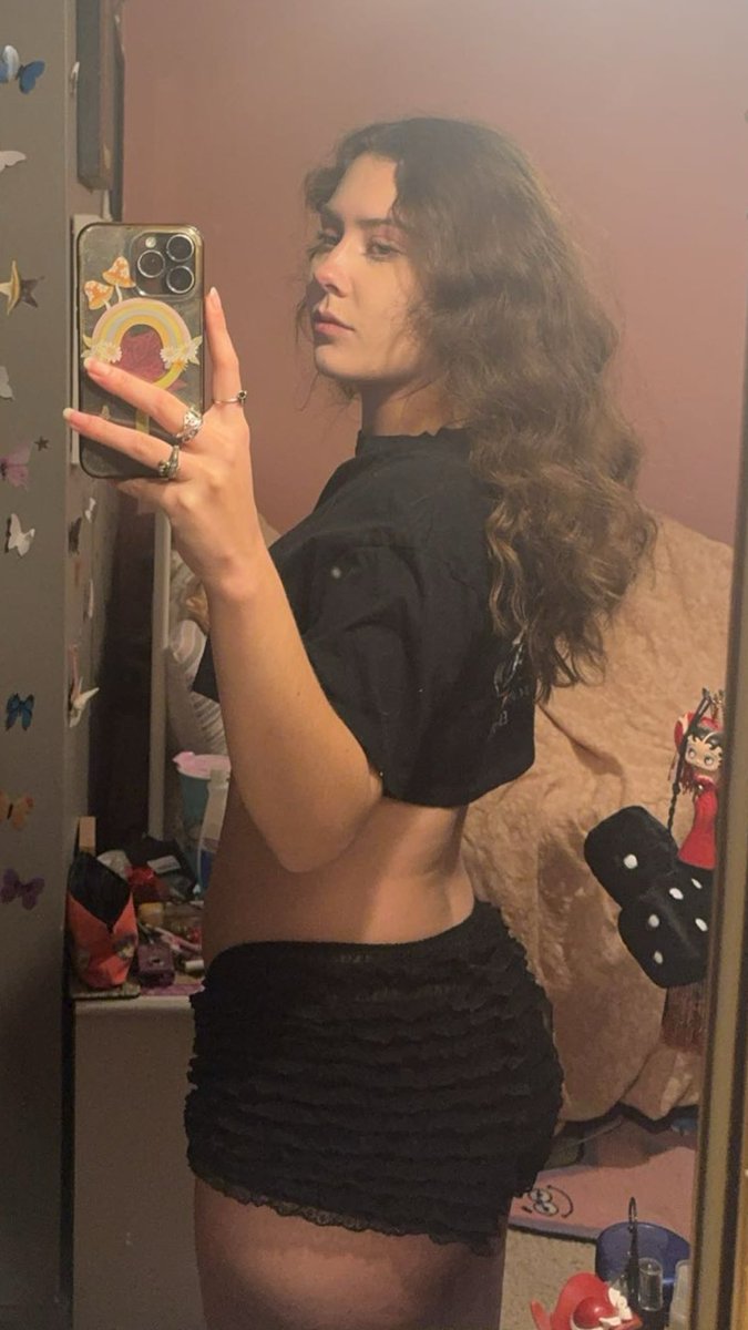 sunmoonbutterfl's tweet photo. My links are in my bio👸🏻💅🏻… https://t.co/pGNsBeUxEV