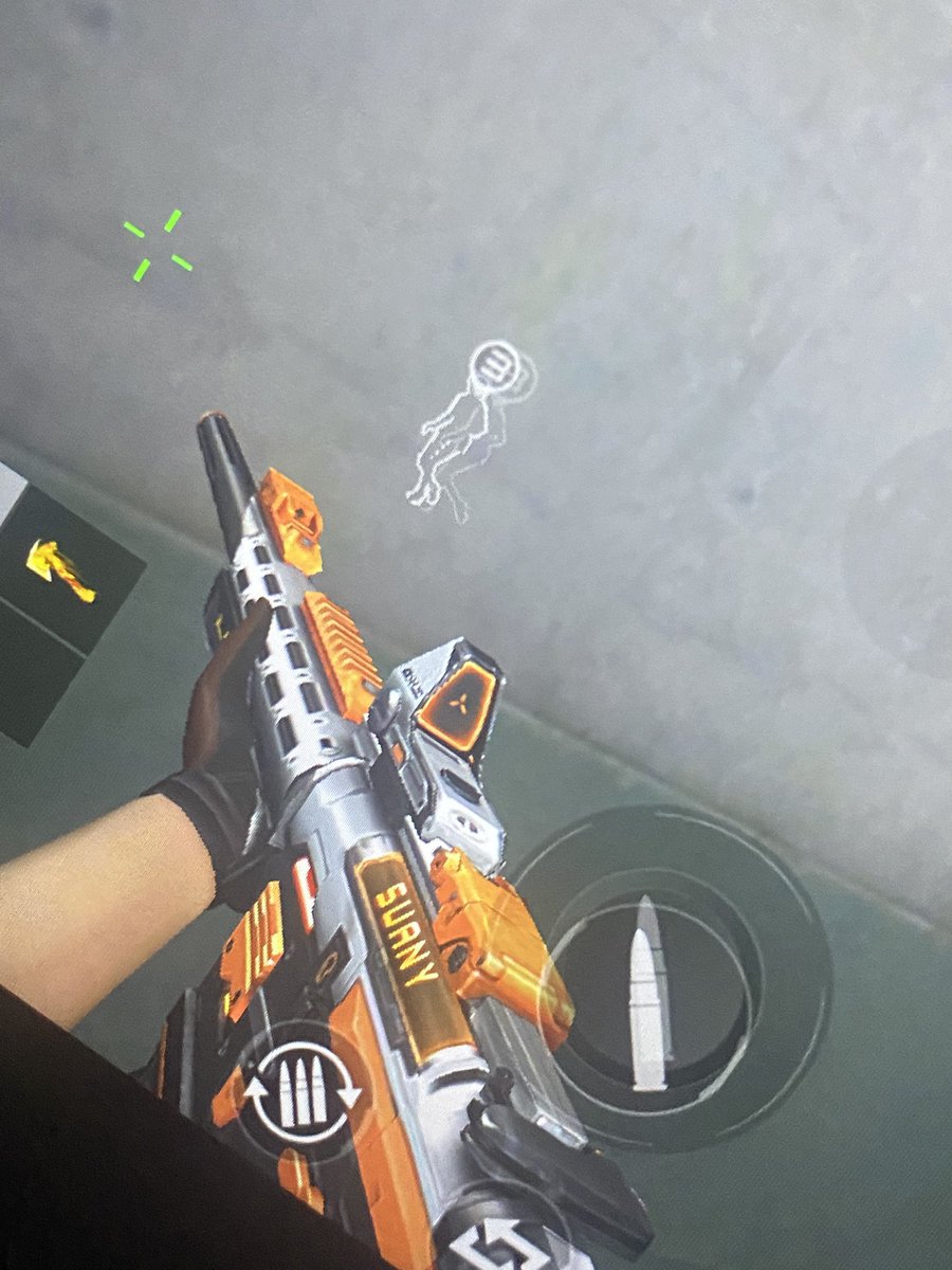 fatesuga's tweet image. minha amada escrevendo meu nome na arma dela do jogo... the romance is alive and breathingggg