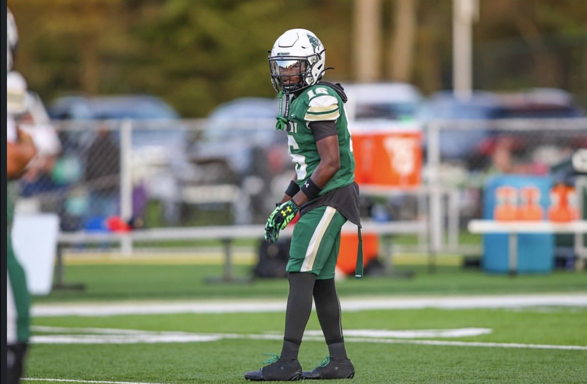 Lorvez1500's tweet photo. ‼️🚨OFFICIALLY IN THE TRANSFER PORTAL‼️🚨 CHECK ME OUT!
5,8 170 WR, 3 years of eligibility!!!! Electric speed, Hands, route running!!  
sub 4.4 40 https://t.co/jhUGYzEOV3 https://t.co/fDngFnDRkj