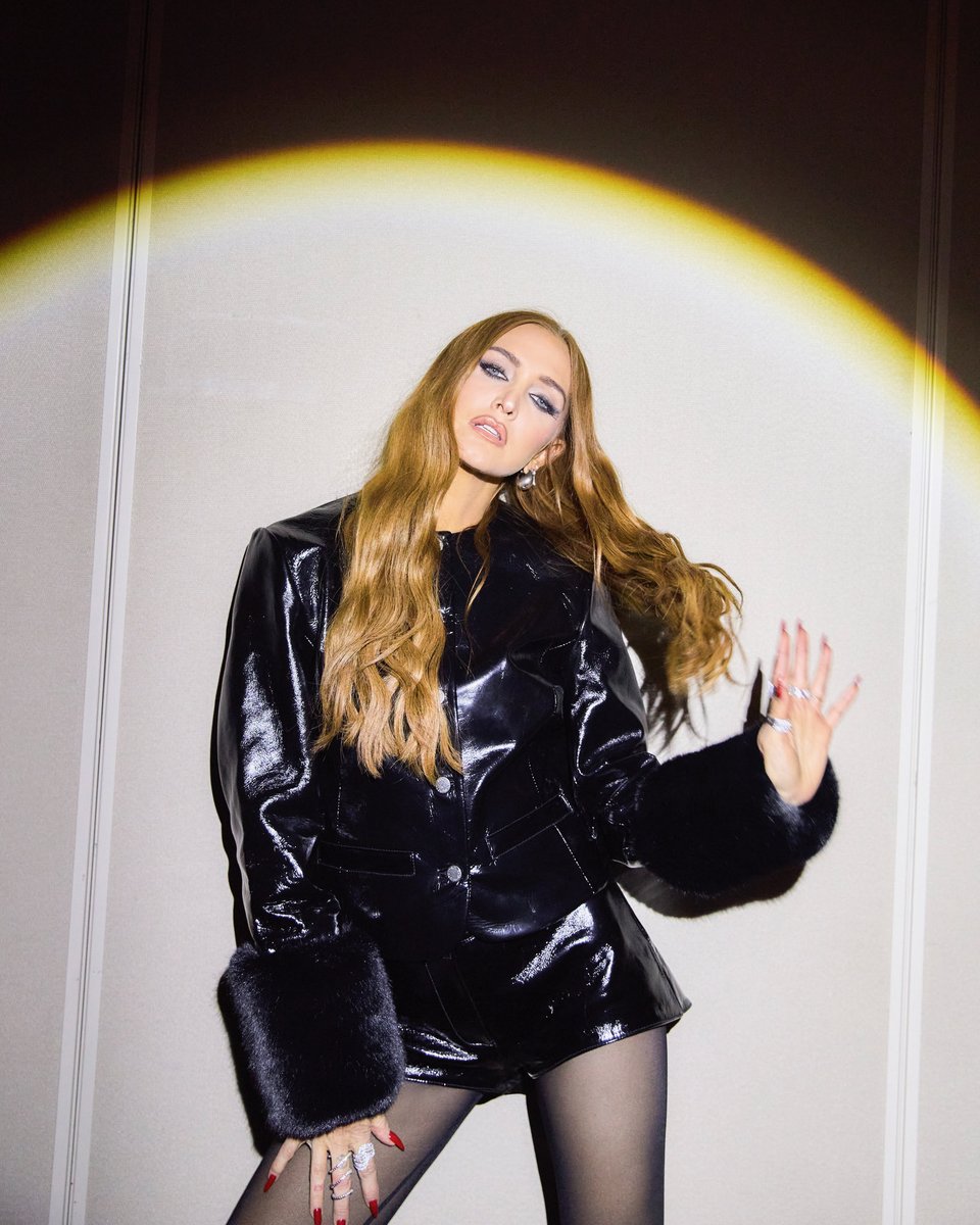 ashleesimpson's tweet image. It’s almost showtime! See y’all in Vegas at Voltaire this weekend! ❤️ voltairelv.com/ashlee-simpson/