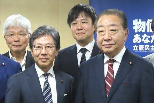 これを言ってる人が同一人物😹𐤔𐤔

👉立憲民主党
「安保法制は違憲だ。辺野古移設は反対！原発反対！」

👉中革連
「安保法制は賛成だ。辺野古移設も賛成！原発容認ww」