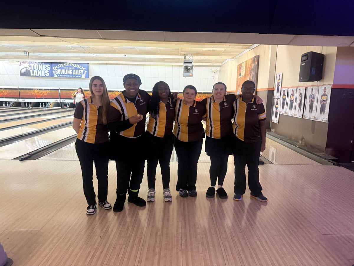 RBSpartans's tweet image. 🎳 Girls Bowling defeats Norwood

Spartans 1800, Indians 1411

#HailSpartans