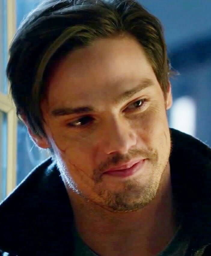 2212gloria's tweet image. 00:00 @SSbestie Feliz Cumpleaños, que cumplas muchos más y pases un día genial. Es un dia para alegrarte la vista un poco, no te parece? y las demás de paso también 😂🥰🥰 #Batb