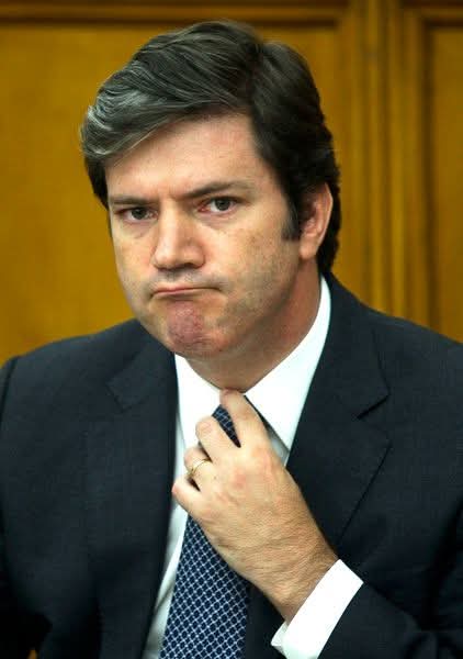O homem do apagon. 1 democrata. De 1/2 tigela.