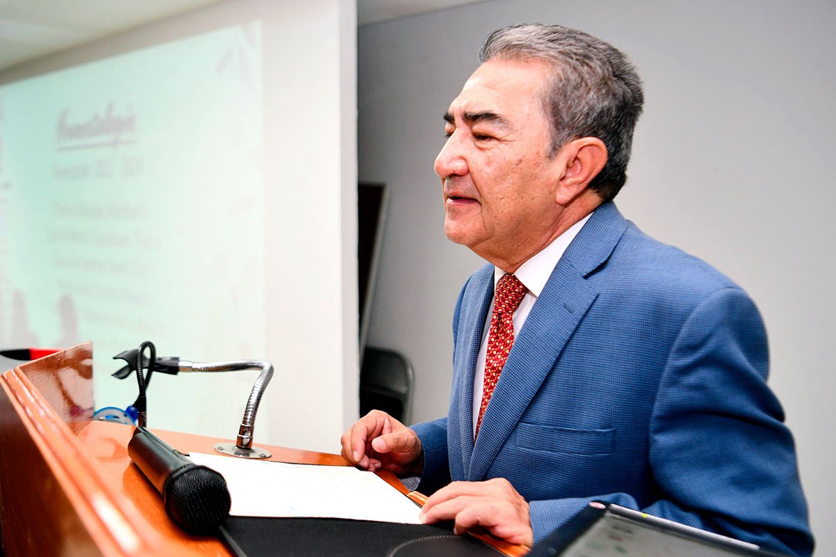 Ya es un hecho que Joaquín Espidio Camarillo será el nuevo titular de <a href="/SaludGobPue/">Secretaría de Salud</a> en el <a href="/Gob_Puebla/">Gobierno de Puebla</a> de <a href="/armentapuebla_/">Alejandro Armenta</a> 

Su llegada trascendió desde que dejó el cargo en el <a href="/PueblaAyto/">Puebla Gobierno de la Ciudad</a> 

<a href="/Ambas_Manos/">Ambas Manos</a>