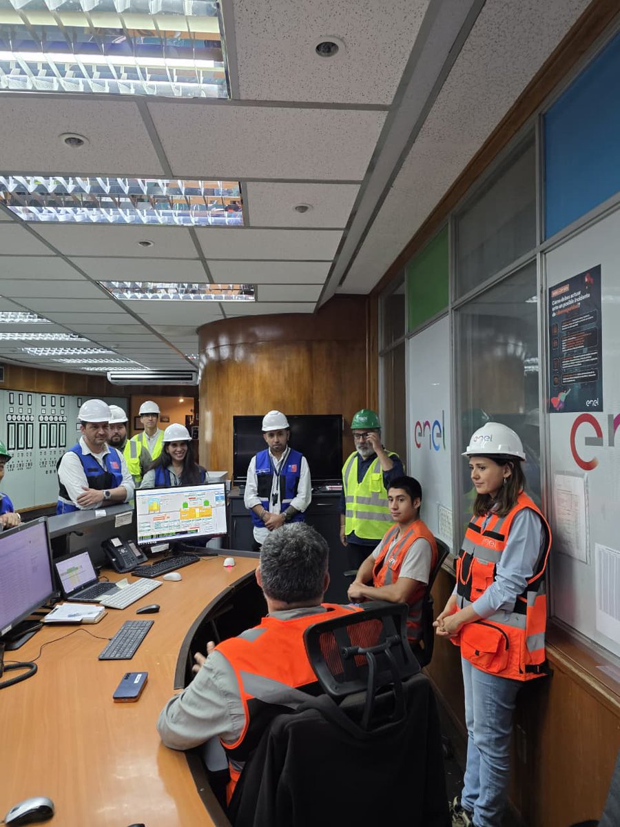 SenapredOHi's tweet photo. Hoy nuestro equipo participó en reunión de trabajo y coordinación de emergencias junto a representantes de @EnelChile y de la Dirección General de Aguas del @Mop_Chile, instancia que tuvo como objetivo establecer procedimientos y protocolos de coordinación interinstitucional. https://t.co/NMlqenCJ0I