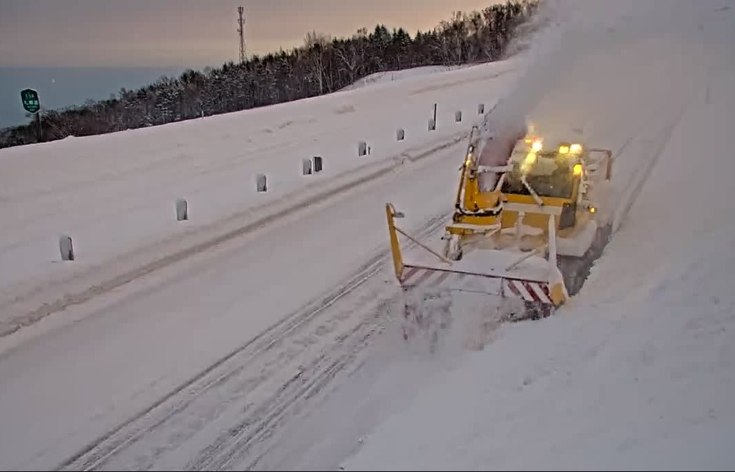 吹雪による通行止めを実施している札樽道 小樽IC～銭函IC（両方向