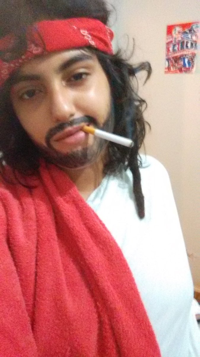 giovanamorim's tweet photo. é muito estranho ver que eu aindatô aqui mas muito diferente e não me reconheço em quase nada.mp3 - joca tuyo https://t.co/NPHc2psEbY