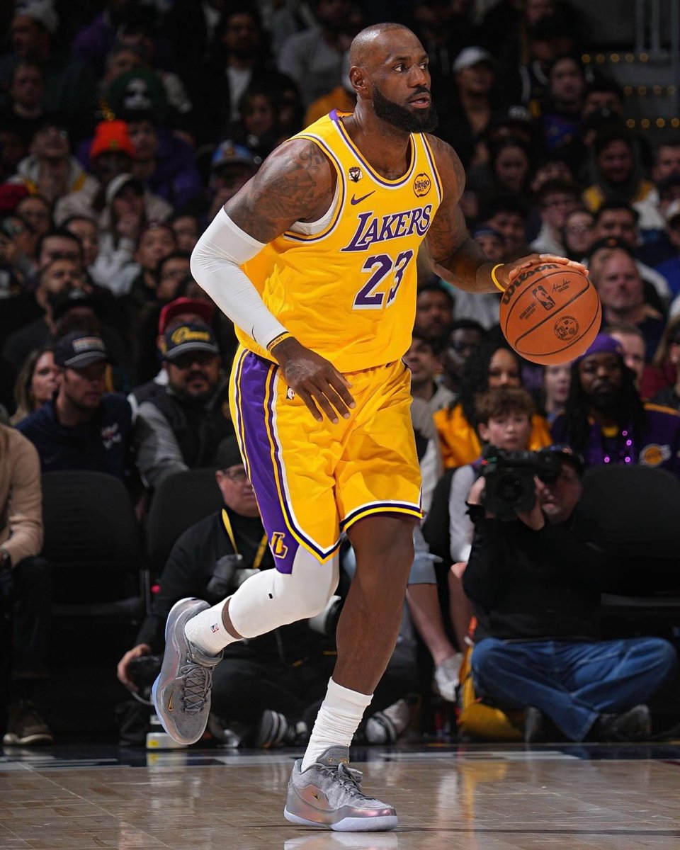 LegionHoops's tweet image. LeBron debuted his new “Shut Up and Dribble” Nike sneakers last night. (via @nicekicks)

These go hard. 🔥