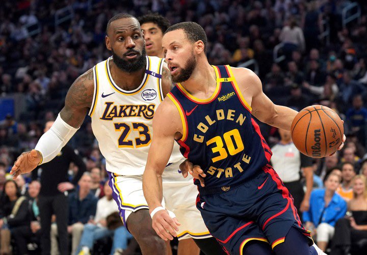 WarriorsLatam_'s tweet image. “Steph va a cumplir 38. ¿A cuántas superestrellas se les exigió ganar campeonatos a esa edad? Solo a él y a LeBron, el resto se quedaban sentados y veían como los carreaban”.

✍️ Gilbert Arenas