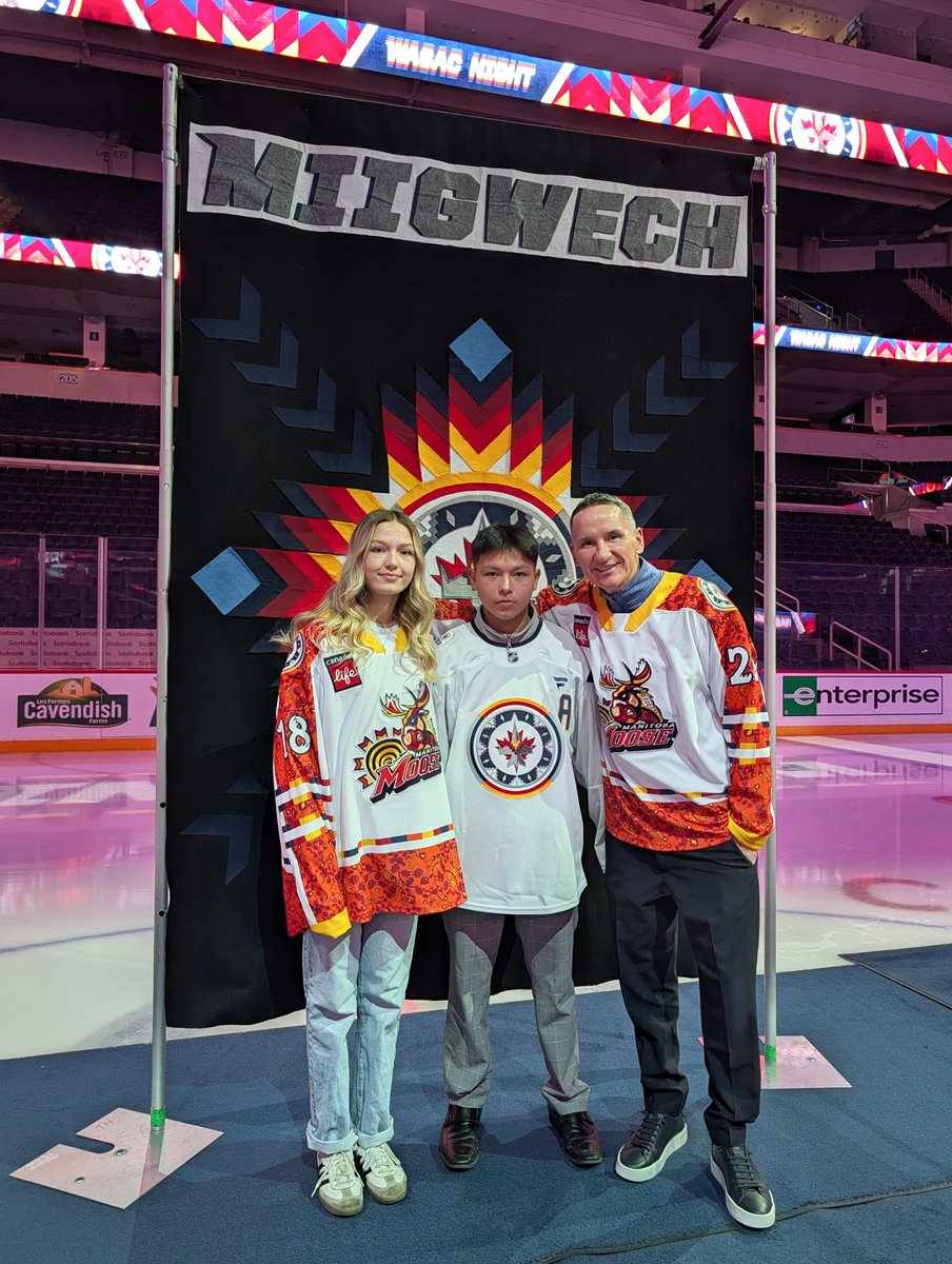 wasacnews's tweet image. Celebrated hand drum singer Ray “Coco” Stevenson kicks off our new jersey unveil for the 8th annual #WASACNight/Follow Your Dreams games with our partners @NHLJets @ManitobaMoose @sakihiwe 🏒👏