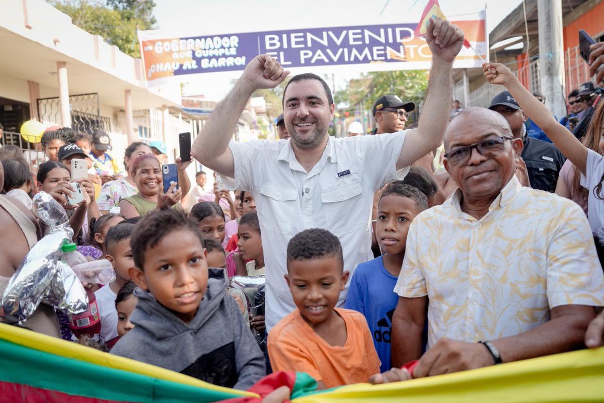 YamilHAranaP's tweet photo. ¡Dobleteados! 

Hoy fueron dos calles las que entregamos. Obras que devuelven la dignidad y que resuelven problemas históricos 💛

En Blas de Lezo, en la carrera 66 entre calles 19 y 21, inauguramos una vía esperada por décadas, hecha en menos de un mes y con calidad,

En Nelson Mandela, 260 metros de esperanza que hoy son realidad en la calle 2 entre carreras 88 y 89.

Cumplir también transforma vidas. Paso a paso seguimos cambiando a Cartagena, siempre de la mano de la @AlcaldiaCTG