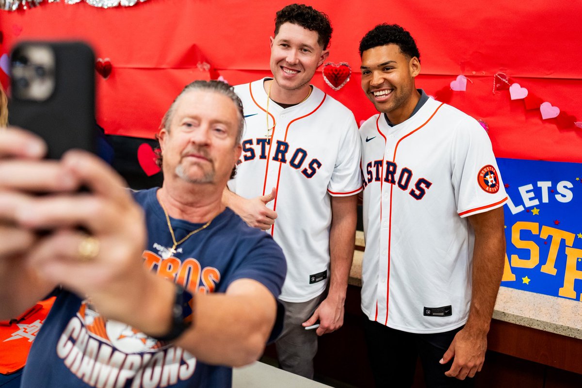 astros's tweet photo. Hanging out with the best fans @HEB! 🫶 https://t.co/UOi5jq3Z7G