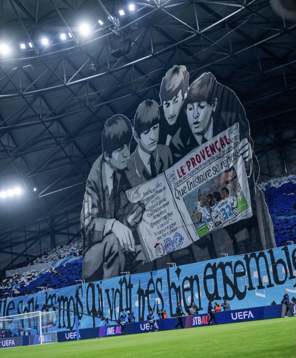 calicoradio's tweet photo. Masterclass de la hinchada del @OM_Espanol Un trapo magistral con Los Beatles 👏🏻👏🏻👏🏻 en la derrota 3-0 ante Liverpool https://t.co/IQL57ogItz