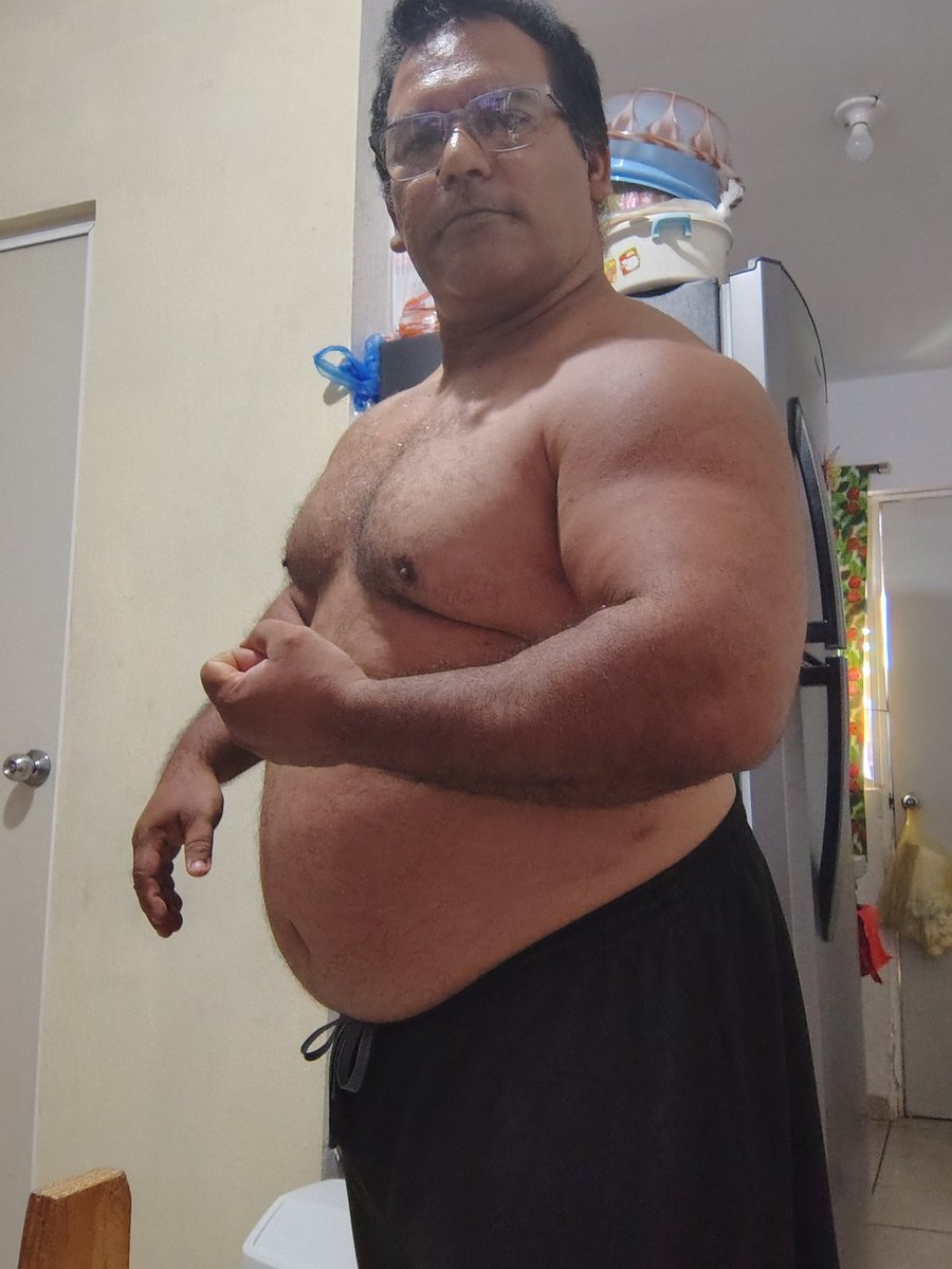 hombre maduro tweet media