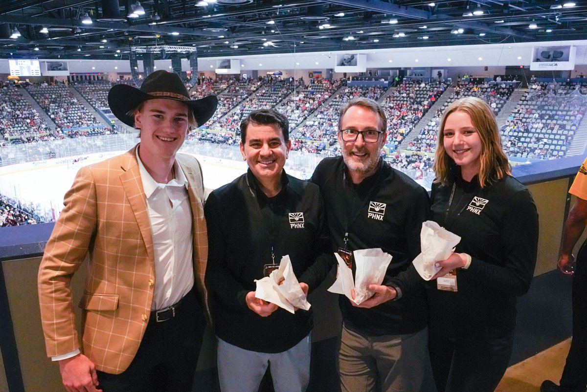 leahmerrall's tweet image. Congrats to Josh Doan, a great hockey player and an even better person!

Doing AZ proud 🌵