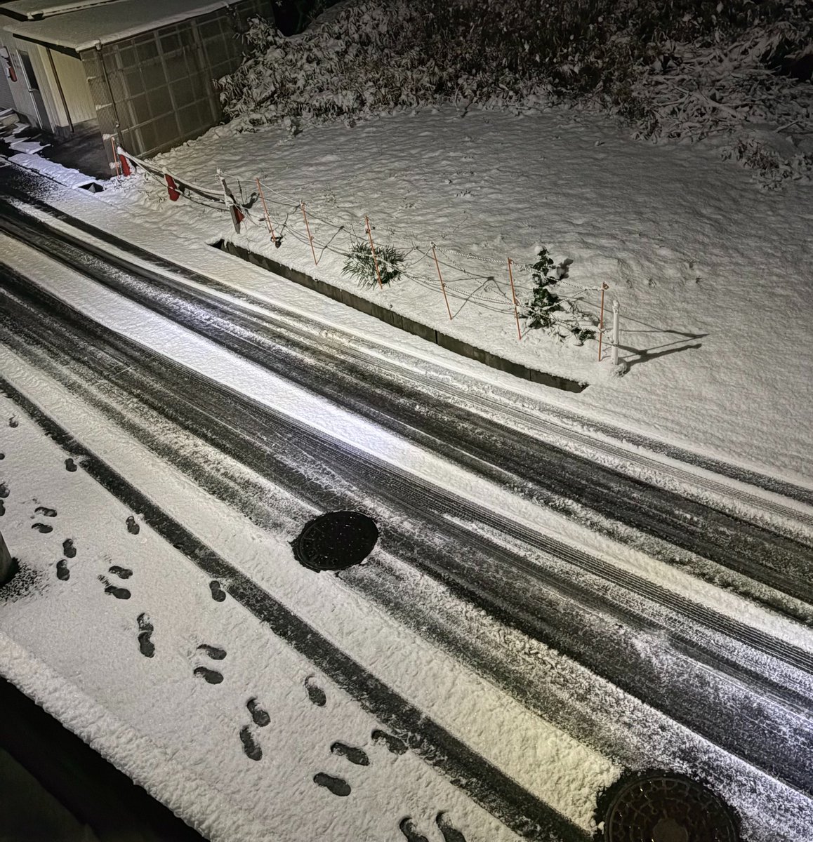 maty_jun's tweet photo. 鈴鹿はまあまあの雪 https://t.co/B76lbv9e7j