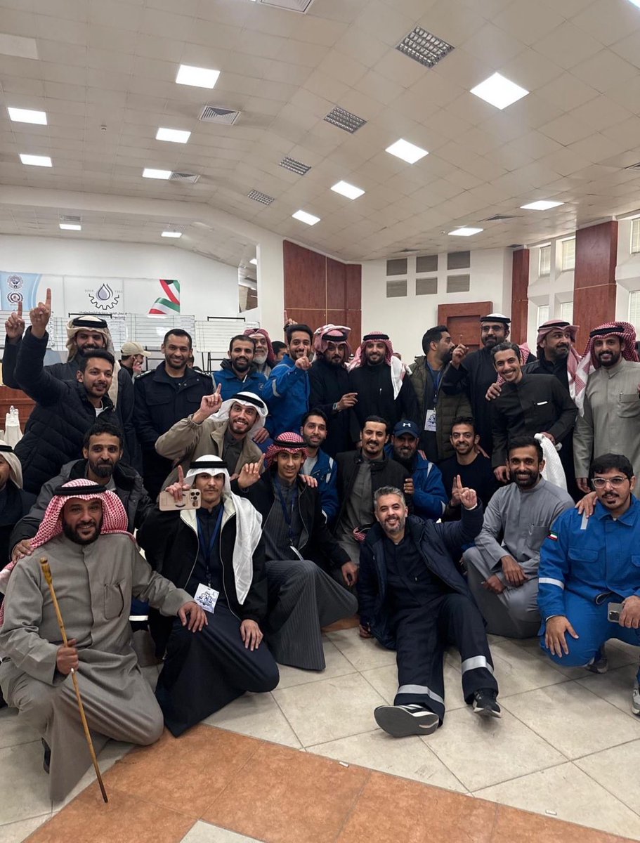 ياربي لك الحمد على الفوز 
 الله ماضيع لنا تعب وعطانا على قد نيتنا
مبروك يالعضيد انت وربعك والله يعينكم على حمل الامانه
<a href="/jalmutairi_/">جدعان المطيري</a> 
والقادم اجمل باذن الله
#النهج_العمالي
#إنتصاراً_للعمال 
#القطاع_النفطي
2577 الرقم الصعب 🤚🏻✅