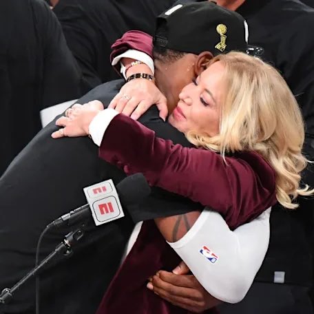 🚨 JEANIE BUSS RELEASES STATEMENT 

“It’s not right, given all the great things LeBron has done for the Lakers, that he has to be pulled into my family drama… To say that he wasn’t appreciated is just not true and completely unfair to him”