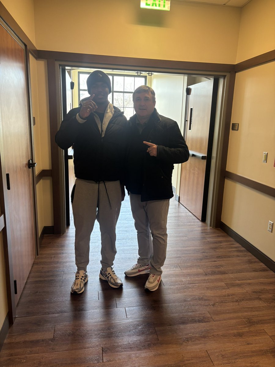 SireRazi's tweet image. Thank you Coach Smart for coming to Pace to speak with me today. Always thankful for great lessons and encouragement. 
🐶🔴

@KirbySmartUGA @247recruiting @RecruitGeorgia @CoachKev79