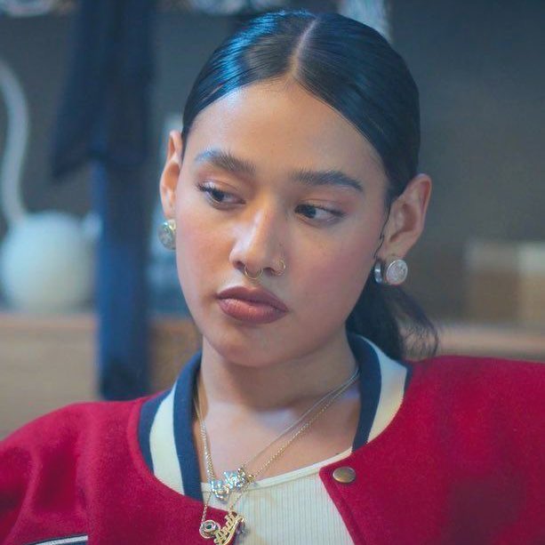 shiftniniz's tweet image. — PJO DR

"omg, you are falling 
for her?"
                                                          "I'm not!"
"Oh, you so are."