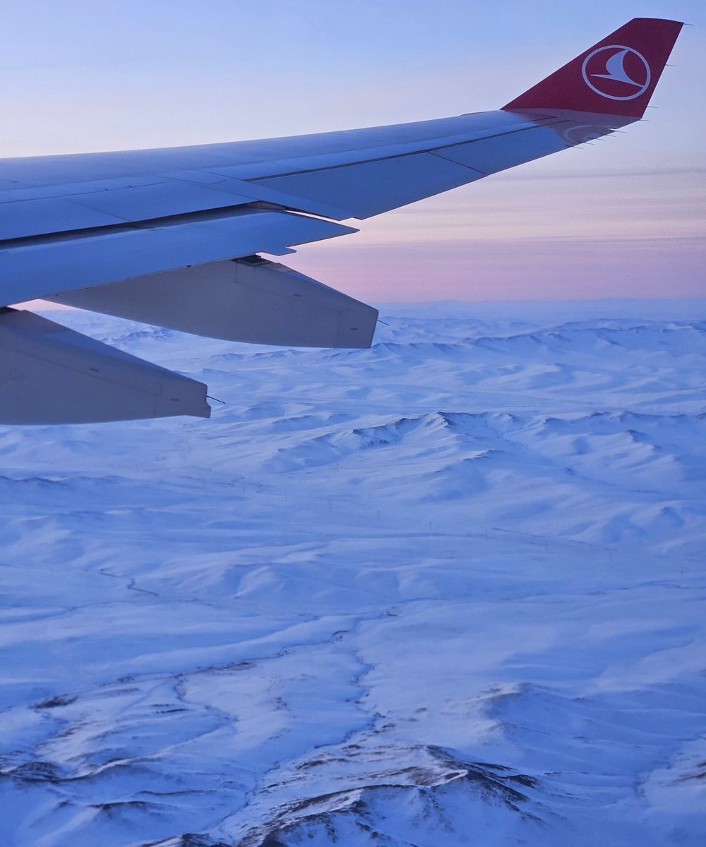 "Тэвчээр дуусчихав уу, чадал маань барагдчихав уу гэмээр өдрүүд бидэнд ирдэг. Тэглээ ч гэсэн амьдрал үргэлжилдгээрээ л үргэлжилж, унаж босоод л явах хойно юуг ч битгий хүндээр хүлээж ав. Чадах бүхнээ хийгээд л аль болох  тайван амьдралын хэмнэлийг л хай хэмээж ..."

ӨГЛӨӨНИЙ МЭНД