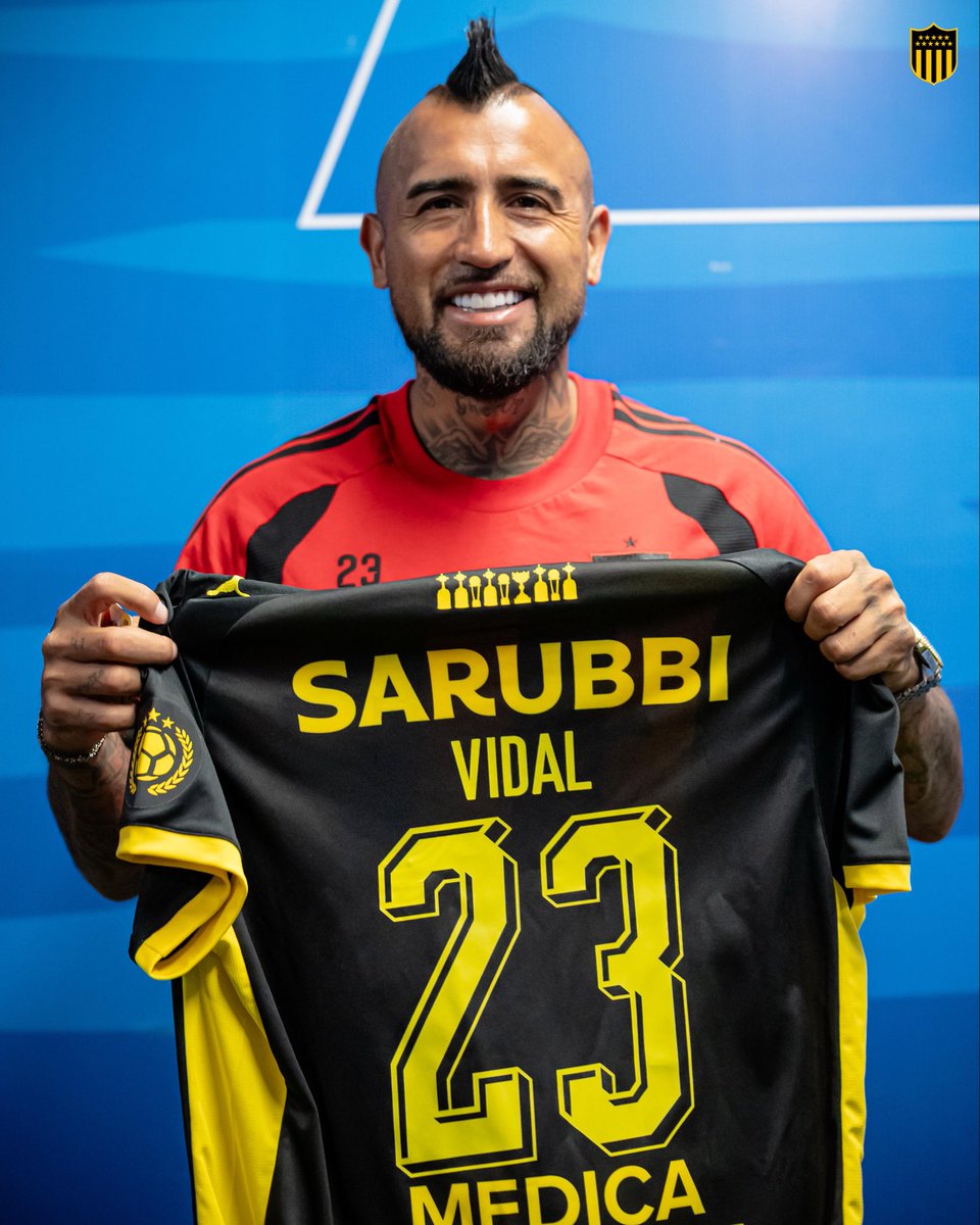 Por toda la gente que junta peso a peso para poder comprarse la camiseta.
Por los hinchas del exterior.
Por la gente del interior.
Por los exjugadores olvidados.
Por cada familia carbonera que muchas veces pone hasta lo que no tiene para apoyar a Peñarol.
Es una falta de respeto