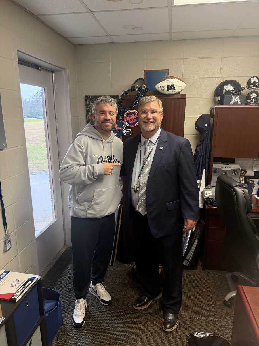 coachwalkerJA's tweet photo. Thanks to the 🐐for stopping by and talking to @JARaiderFB . Thanks for the picture @CoachGolding.  @OleMissFB #HottyToddy. https://t.co/OByUqke4RA