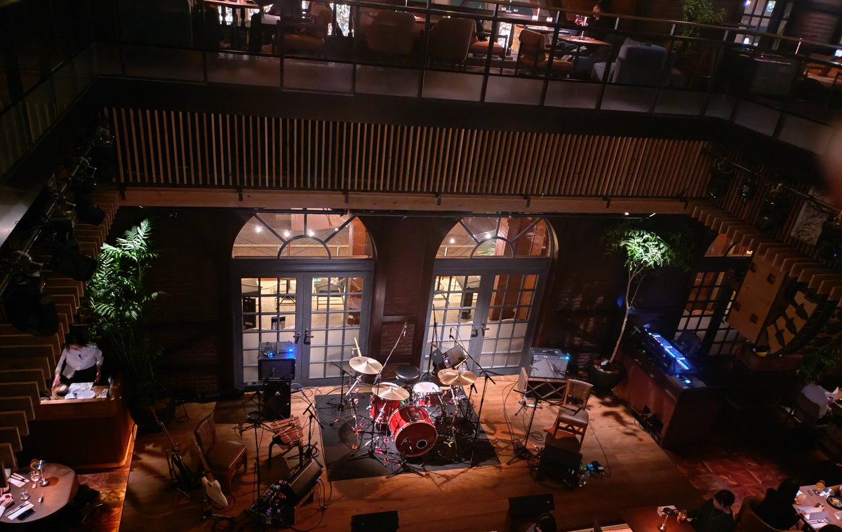 aoao_dros111606's tweet photo. #solm のライブとっても良かった✨
即興でセッションってどこかしらでズレが出てくる(それもライブの楽しみだ!)と思ってたけど、素人の私の耳にはそんなの分からなかった!
あっという間の1時間
機会があったらまた見たいなぁ
YUNAちゃんのMCが可愛くて癒された https://t.co/5eNvbBddOF