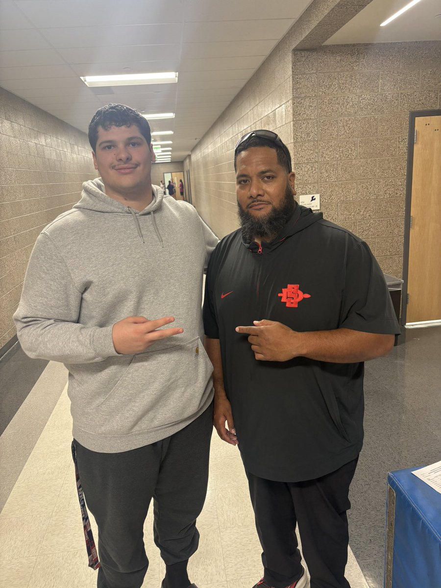 KacynPage2027's tweet photo. After a good conversation with coach @TevitaLose I’m super grateful and blessed to have received my 2nd D1 offer from San Diego state! @OLCoachAndersen @lehifootball @aztecfootball @TheHC_CoachLew @OB_Aztecs https://t.co/i3f5FPNZKY