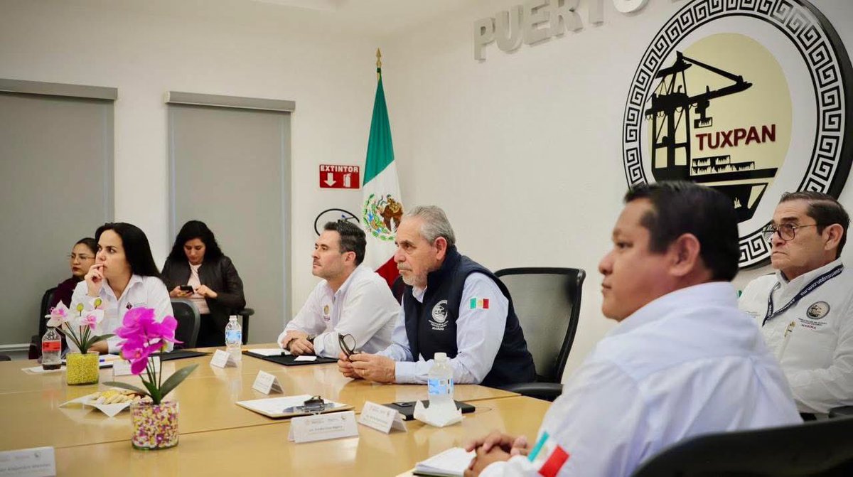 Fructífera reunión de trabajo entre nuestro Director, <a href="/PoloDeschamps/">Polo Deschamps</a> y el equipo de API, con directivos del Puerto de Tuxpan.
