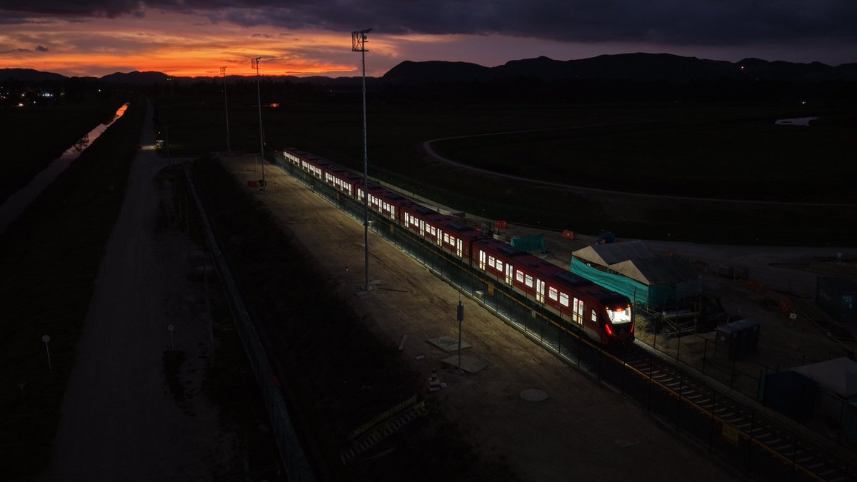 Avanza la primera línea con más del 70 % realizado.

Llegan los trenes que ya corren por las vías férreas, el viaducto supera los 10 kms y crecen los 59 edificios para las  estaciones.

La esperanza y la felicidad, son nuestros  mejores aliados para cumplirle a Bogotá <a href="/heidy_up/">Heidy Sánchez Barreto 💛💚</a>.