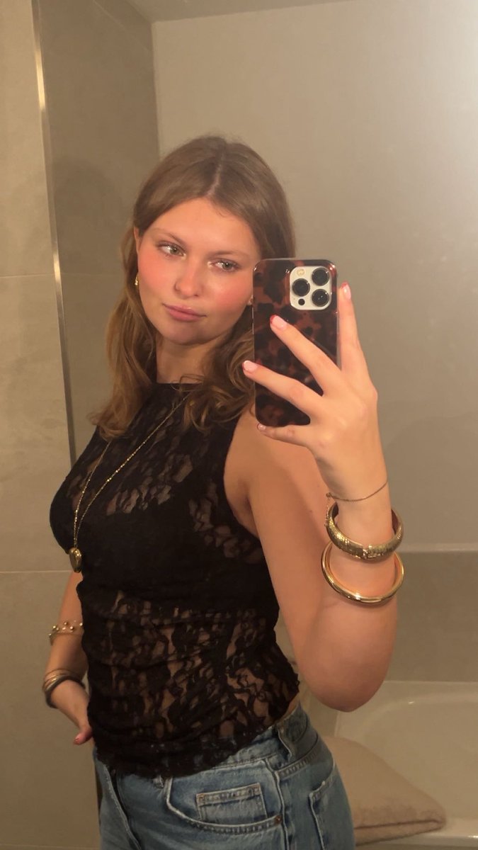 sarah ྀི tweet media
