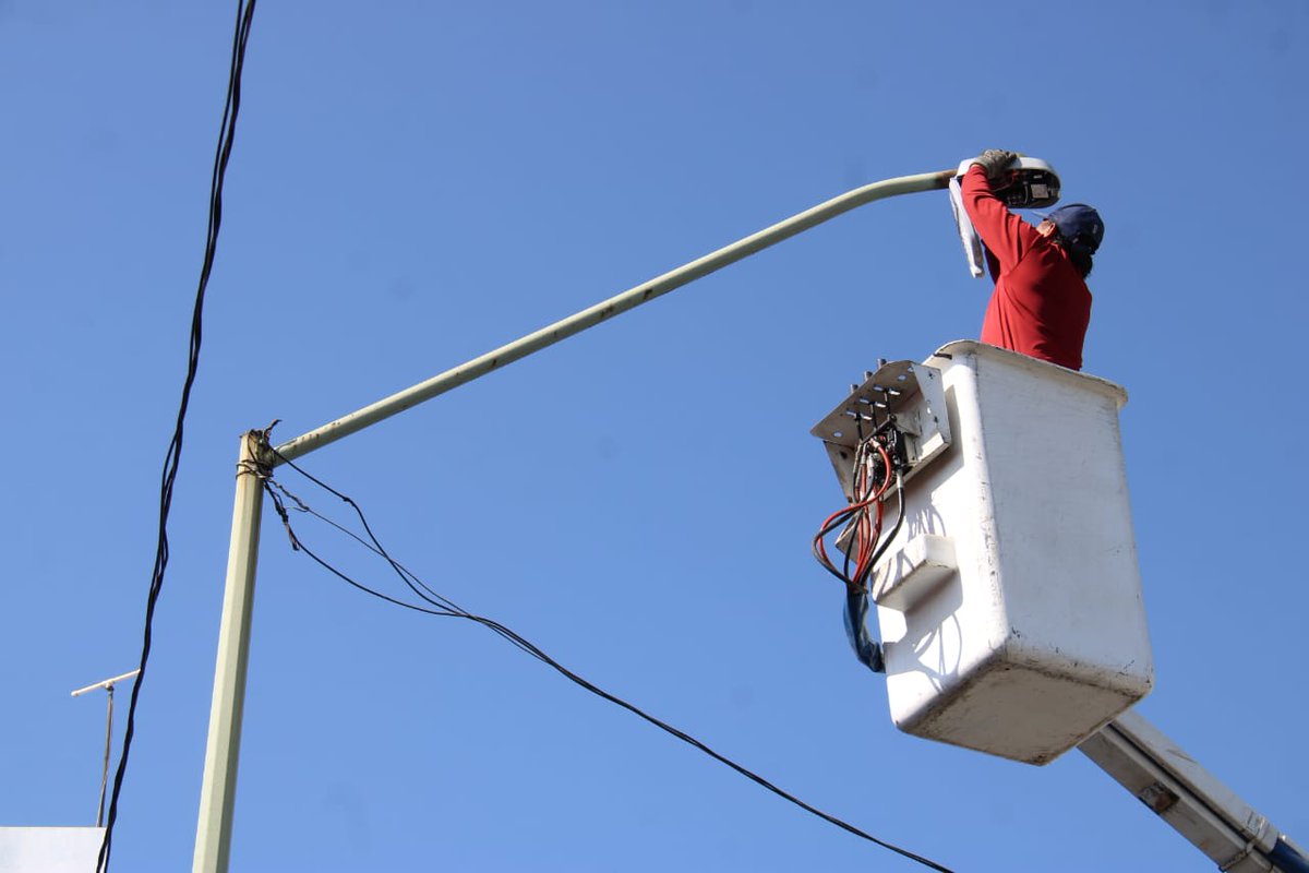 El Gobierno de Irapuato refuerza el eje de atención ‘Tu Entorno Renovado’, como parte del Programa de Gobierno Municipal y la estrategia Irapuato 27.

politik.com.mx/dan-luz-a-las-…