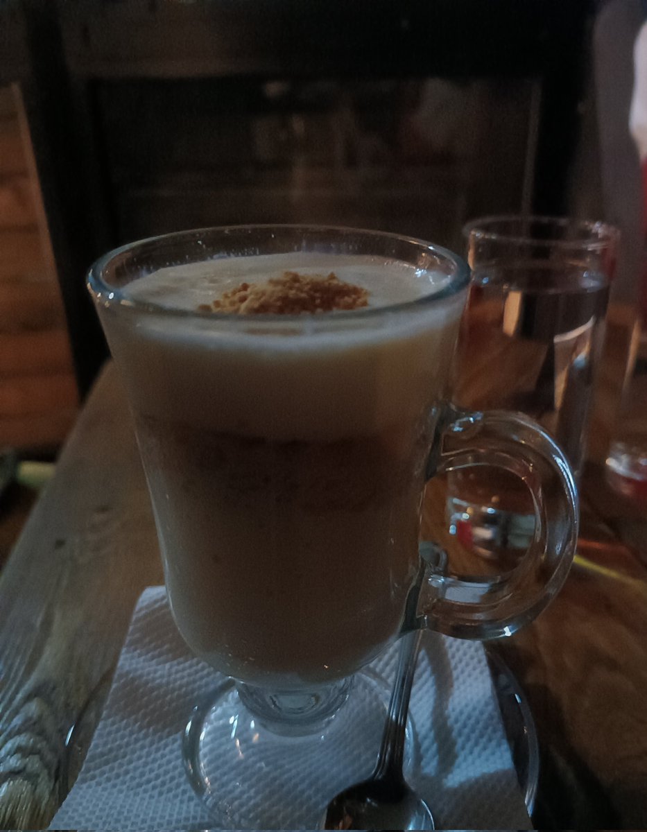 Дали бев на дејт 
Или не бев на дејт
Не знам 
Ама знам дека...