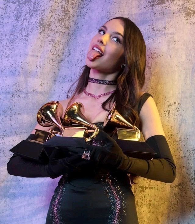 elanbedumb's tweet image. THEN                                        NOW