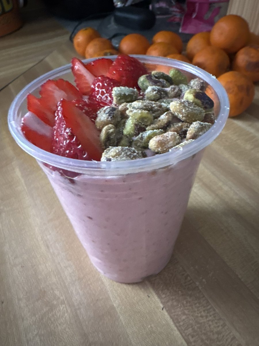 prettygrlem's tweet image. me and these protein smoothie cups r like dis 🤞🏽🧘🏻‍♀️💞