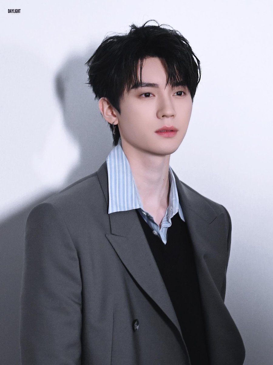 Zhouguang_zyr's tweet image. Yiran Zhou in Paris. #AmiParis #ZHOUYIRANxAMIPARISFW26 #Zhouyiran @amiparis