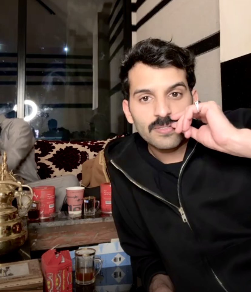 «كل ليله يحوفها بث #أحمدرحيم 
 هي من ليالي السّعد و الأُنس🤍»