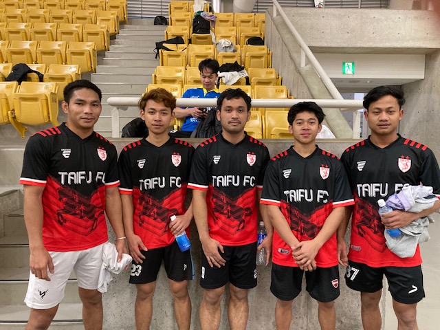 JF_uozu's tweet photo. 魚津市フットサル大会！
１月１８日魚津市フットサル大会が、ありそドームで
開催され、４年連続でインドネシア漁業者チームが参加
しました⚽️優勝はできませんでしたが新しいユニフォームを作っての参加です✨️ https://t.co/jWqFQfopnA