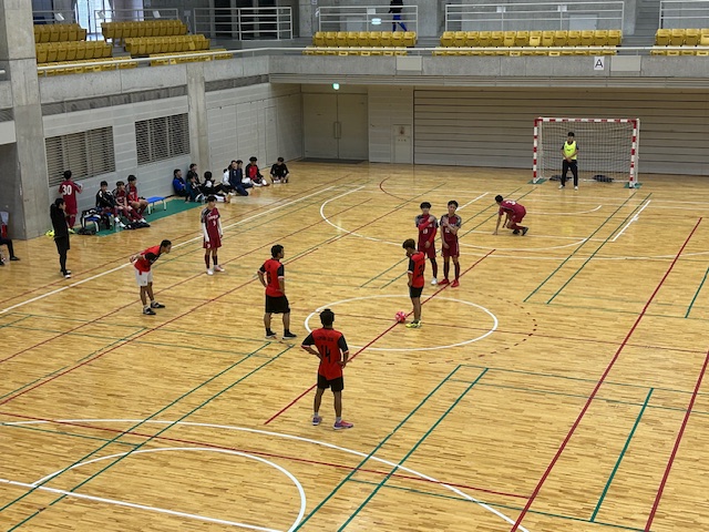 JF_uozu's tweet photo. 魚津市フットサル大会！
１月１８日魚津市フットサル大会が、ありそドームで
開催され、４年連続でインドネシア漁業者チームが参加
しました⚽️優勝はできませんでしたが新しいユニフォームを作っての参加です✨️ https://t.co/jWqFQfopnA