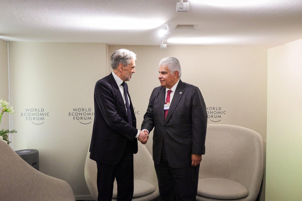 Conversamos con el primer ministro de Países Bajos, Dick Schoof (<a href="/MinPres/">Dick Schoof</a>), sobre cooperación marítima, logística y la lucha contra el narcotráfico. Compartiremos experiencias técnicas para fortalecer nuestros puertos y seguimos recibiendo respaldo a los esfuerzos de Panamá,