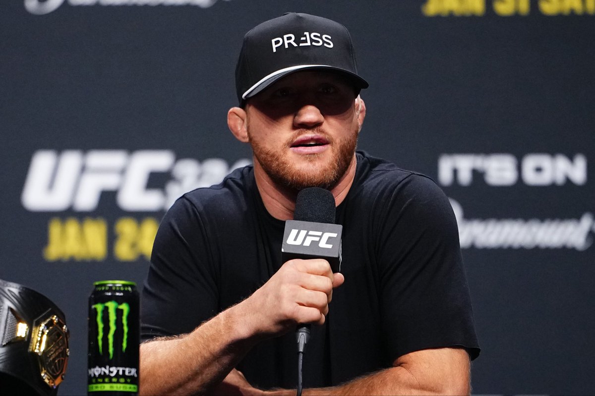 Uncrowned tweet media