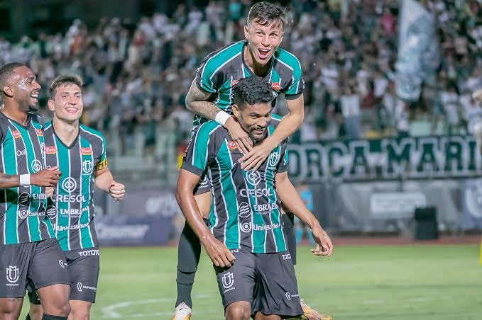 NetoHoracio's tweet photo. Novo reforço do Ceará, Ronald Carvalho chega por empréstimo com opção de compra. 

O atleta está na capital cearense e irá se apresentar amanhã, 22, em Carlos de Alencar Pinto. 

Foto: Fernando Teramatsu/MFC https://t.co/v39AgF975b