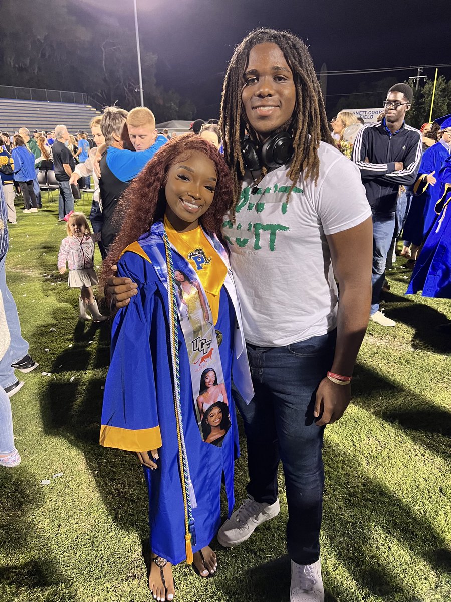 EjayEnnio's tweet image. Love you cousin was always smiling and getting the most out of life. Always being someone the family could look at and be happy and proud. Watch over me moving forward imma do it for you 🙏🏾 #LLJ🕊️ #LoveYou