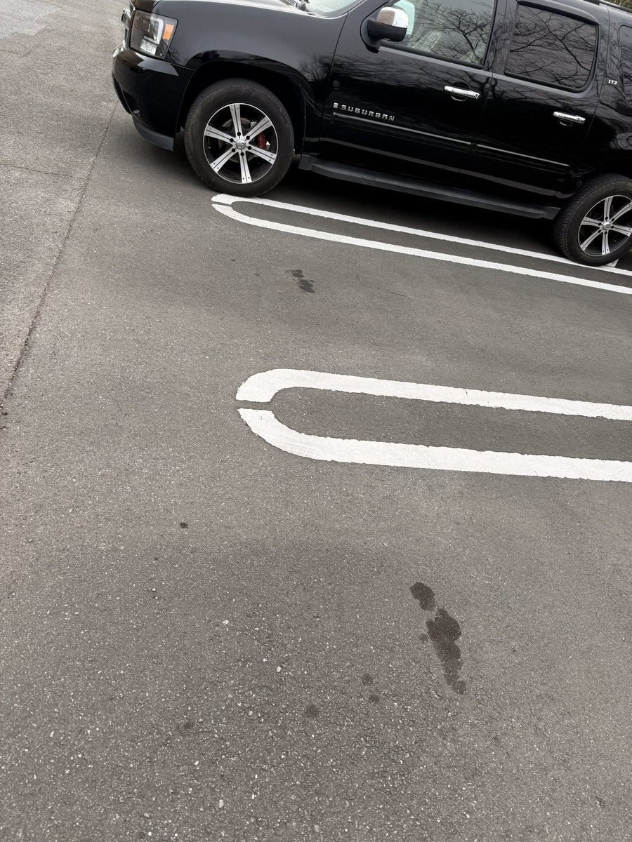 Mippyfun's tweet image. 会社の駐車場
オイル漏れてるなw